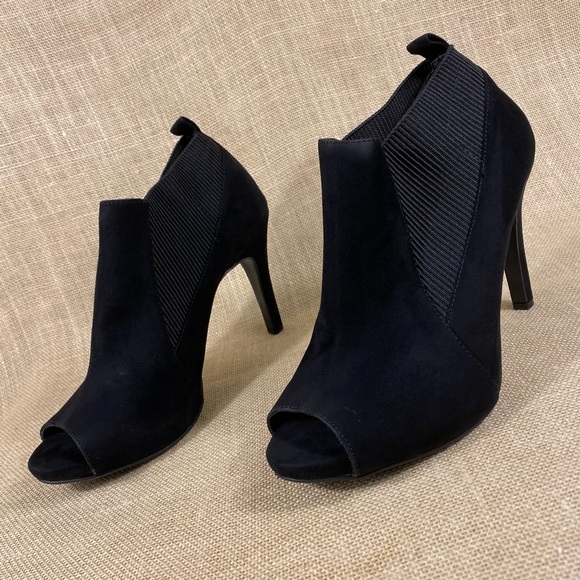 Vera Wang Shoes - 🛑SOLD🛑 high heels stilettos Vera Wang size 10
